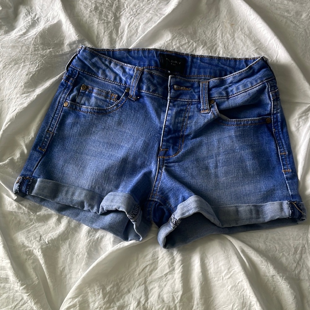 Size 0 Celebrity Pink denim shorts